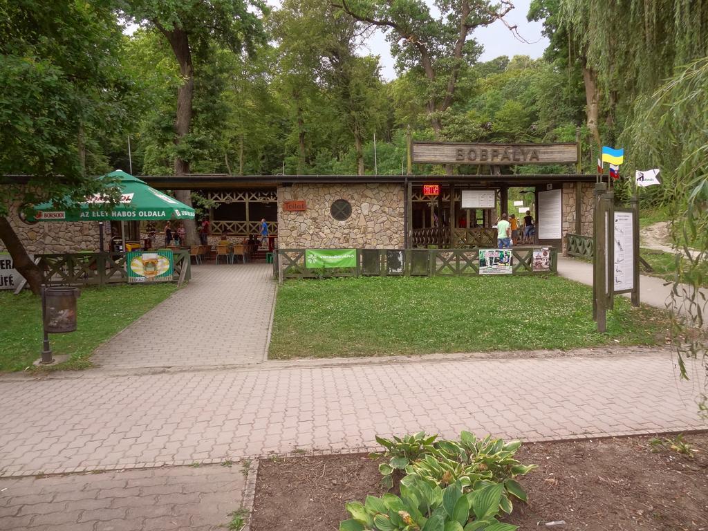 Dia Apartman Miskolc Luaran gambar