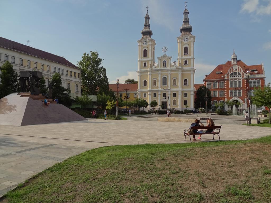 Dia Apartman Miskolc Luaran gambar