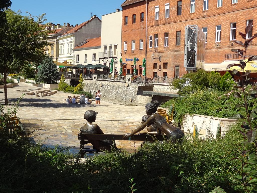 Dia Apartman Miskolc Luaran gambar